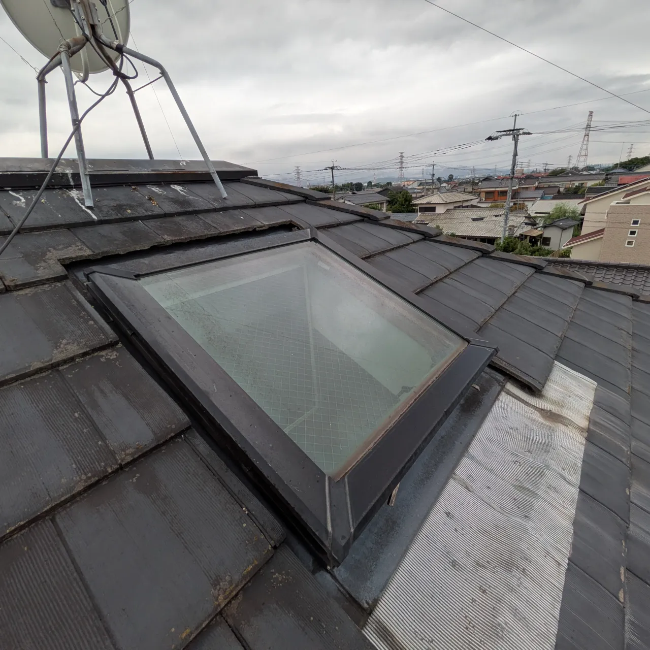 トップライト（採光用の天窓）周りからの雨漏り相談は多いです　...