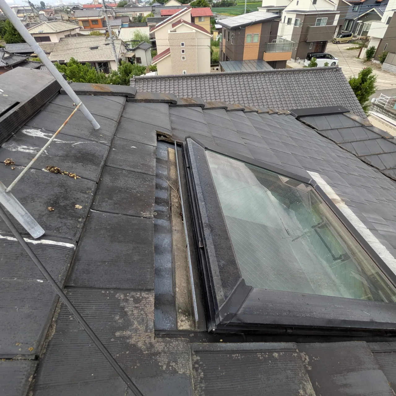 トップライト(採光用の天窓)周りからの雨漏り相談は多いです ...